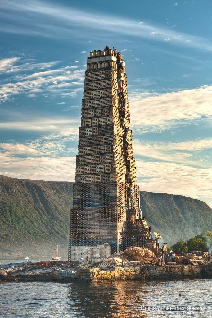 Самый большой костёр в мире (11 фото)