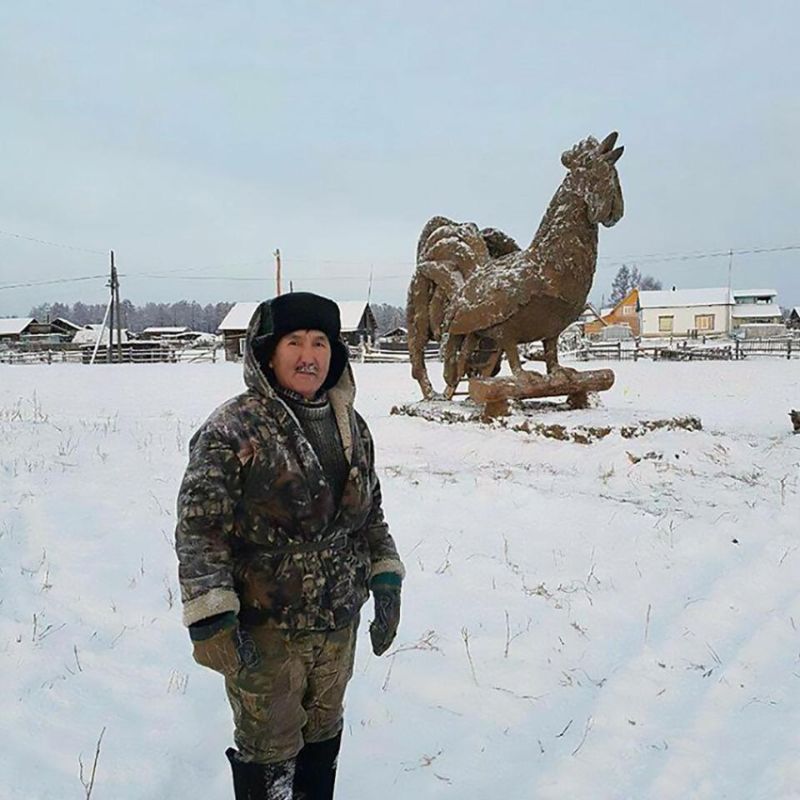 Якутский скульптор вылепил петушка из дерьма