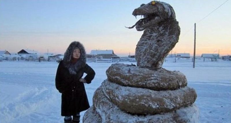 Якутский скульптор вылепил петушка из дерьма