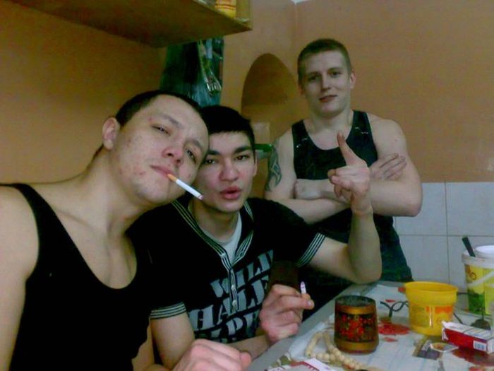 Как убийцы отбывают срок (12 фото)