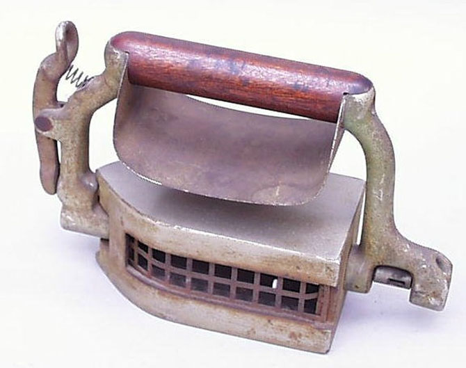 Утюгу 379 лет