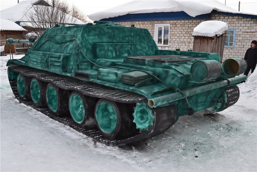 Множество танков появились в огородах россиян