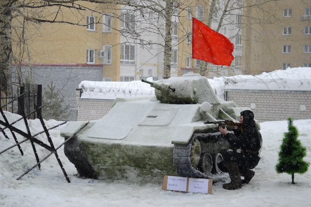 Множество танков появились в огородах россиян