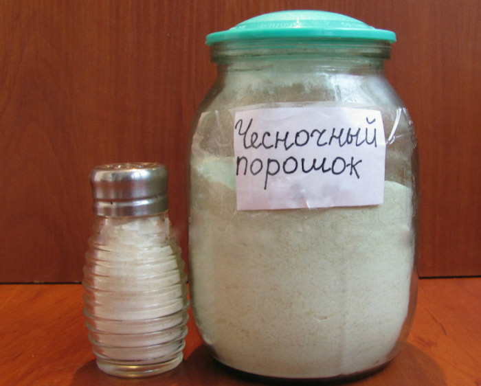 Хитрость, с которой можно забыть о «чесночном дыхании»