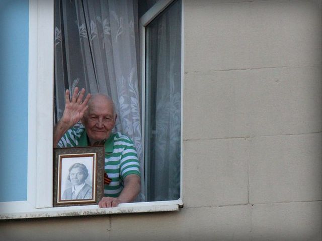 Ветеран ВОВ ежегодно встречал участников «Бессмертного полка» портретом матери