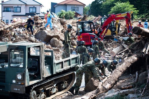 В Японии апокалипсис: сильнейшие ливни и оползни хоронят населенные пункты