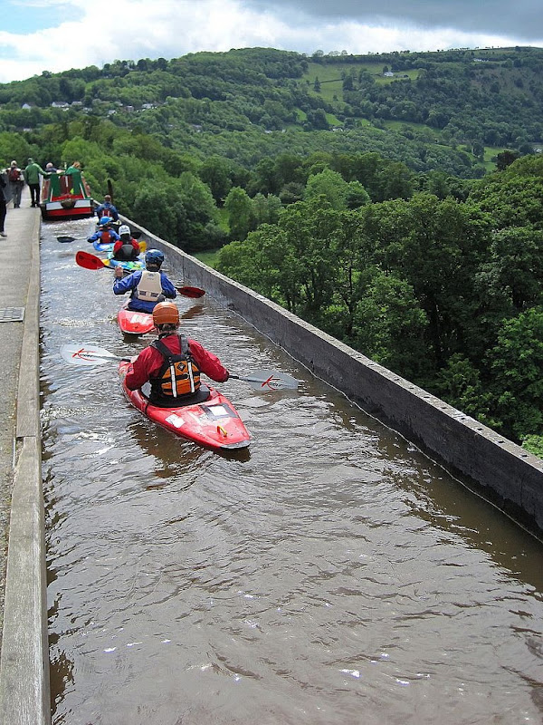 Самые выдающиеся водные мосты мира (20 фото)