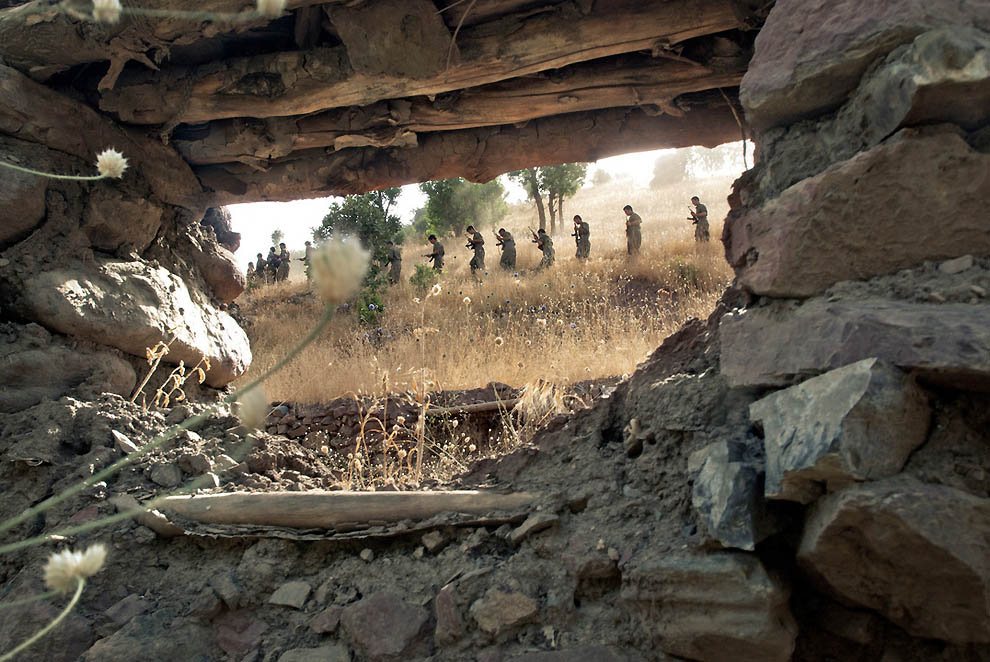 Курдские женщины-боевики (28 фото) Курдские женщины-боевики (28 фото)