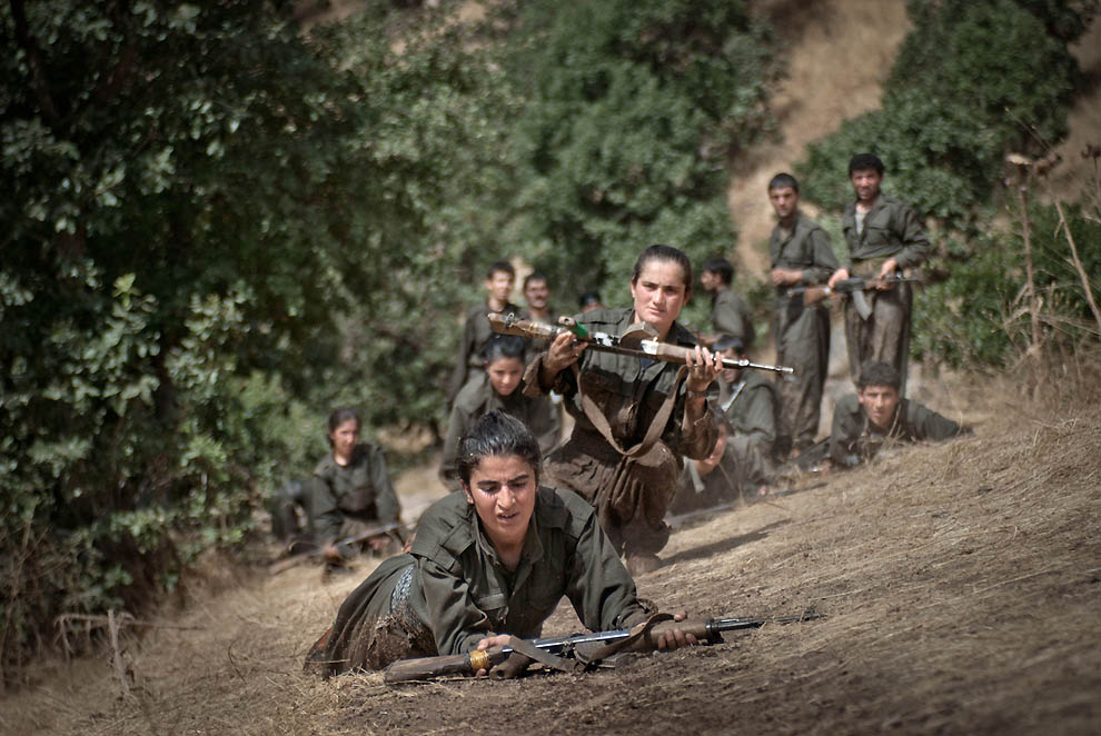 Курдские женщины-боевики (28 фото) Курдские женщины-боевики (28 фото)