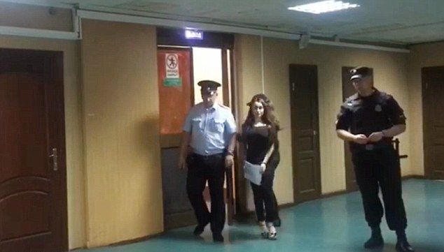 Модель предложила инспекторам ДПС тройничок, чтобы ее отпустили