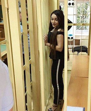 Модель предложила инспекторам ДПС тройничок, чтобы ее отпустили