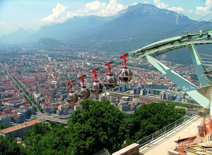10 самых впечатляющих канатных дорог мира 10 самых впечатляющих канатных дорог мира