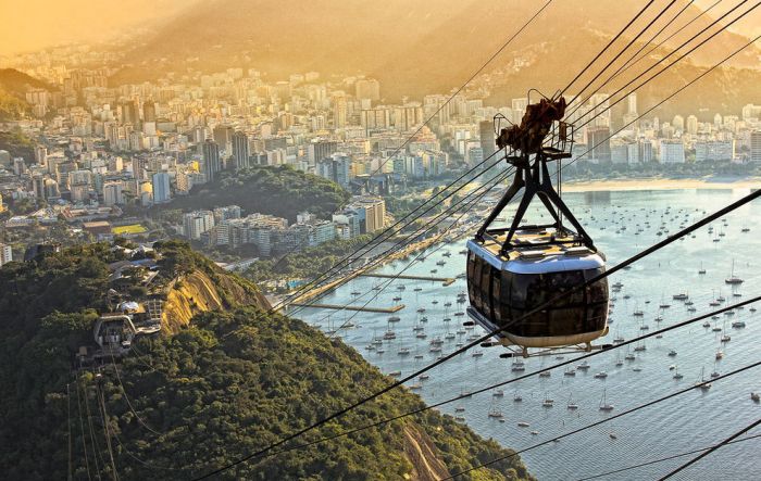 10 самых впечатляющих канатных дорог мира 10 самых впечатляющих канатных дорог мира