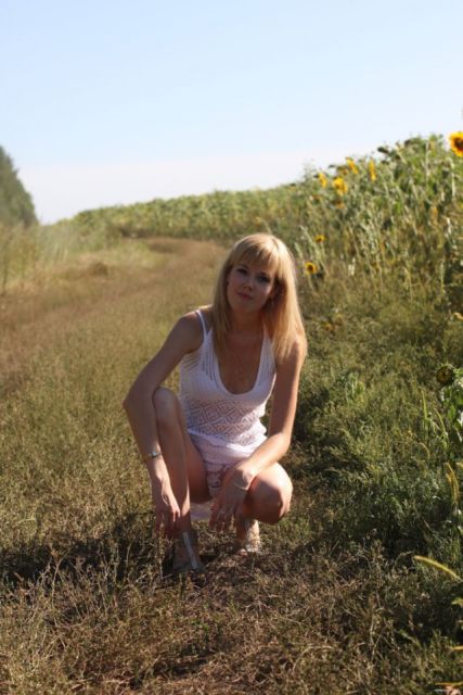 Девушки в белом