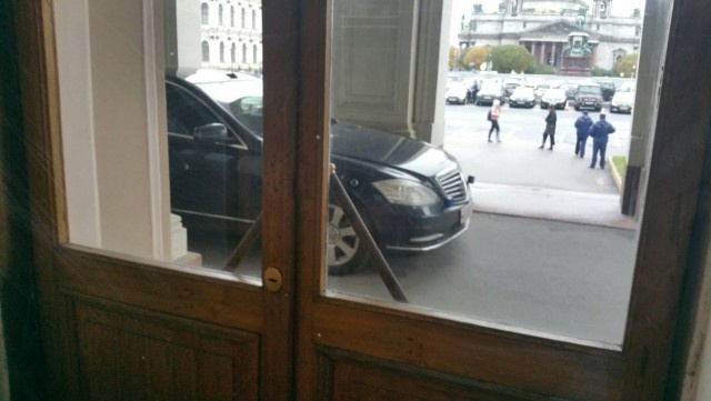 Как паркует автомобиль врио губернатора Санкт-Петербурга Александр Беглов