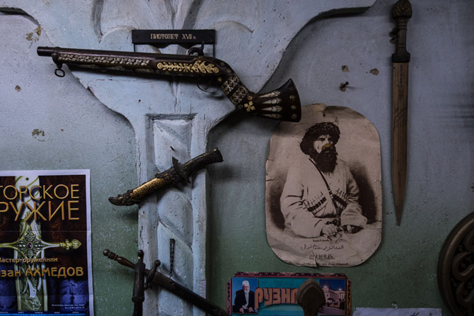 Как делают оружие в дагестанских мастерских