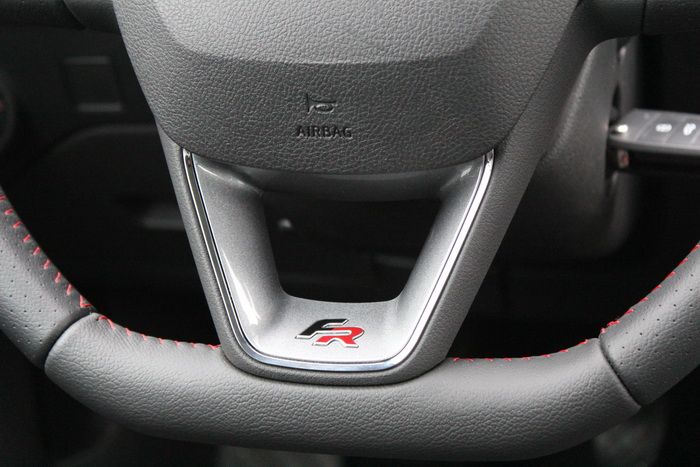 Модный и спортивный Seat Leon