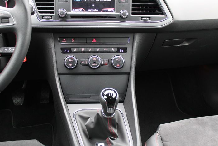 Модный и спортивный Seat Leon
