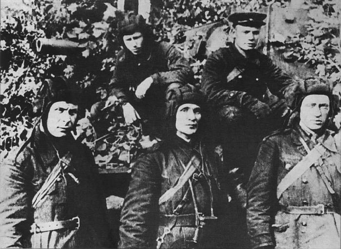 Герои танковых баталий