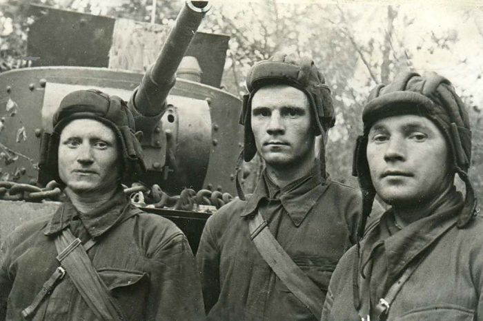 Герои танковых баталий