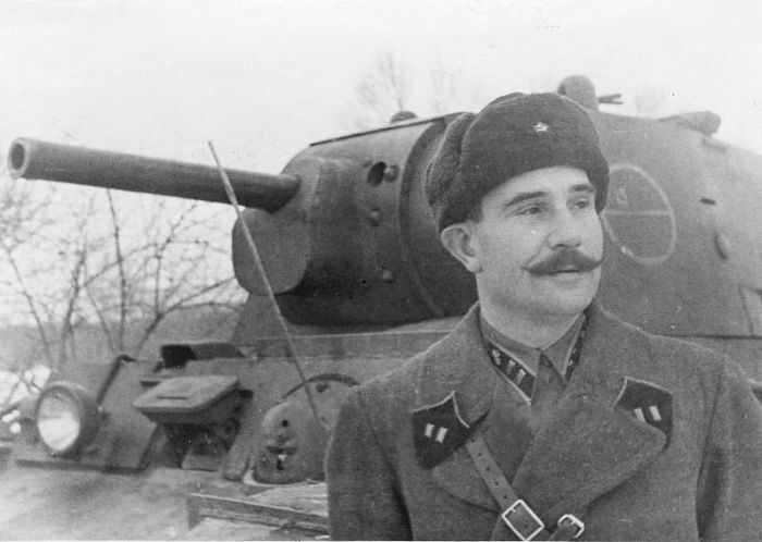 Герои танковых баталий