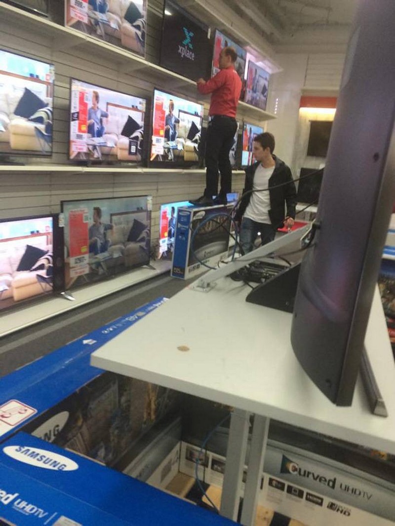 Эти люди явно не слышали о технике безопасности