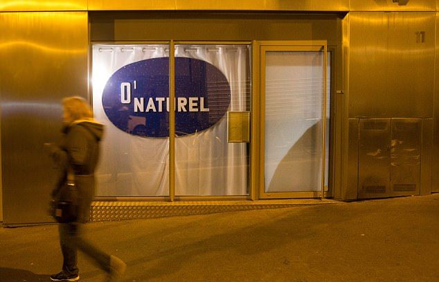 В Париже открылся первый нудистский ресторан