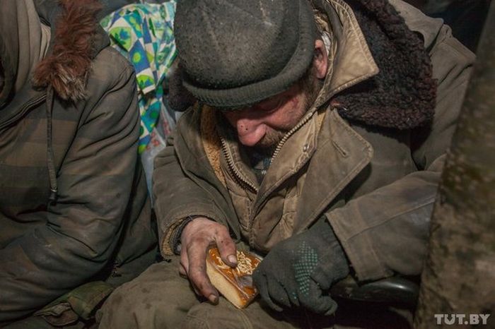 Как живут бомжи на городских свалках в зимнее время года