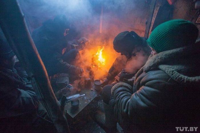 Как живут бомжи на городских свалках в зимнее время года