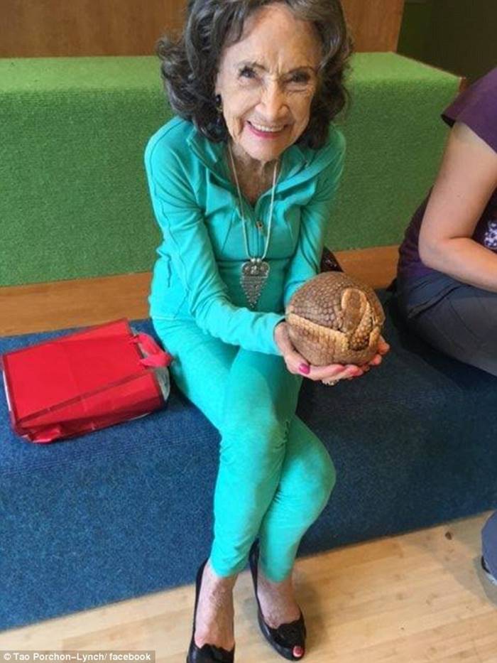 «Радость жизни находится прямо внутри вас» — Тао Порчон-Линч, 98-летняя инструктор йоги