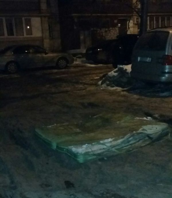 В Воронеже придумали "необычный" способ залатать ямы