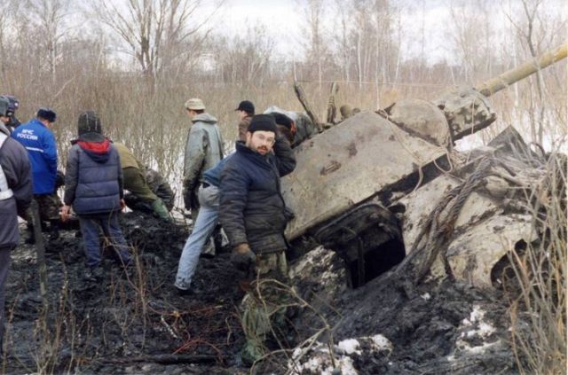 Как поднимали танк ОТ-34 из Черного озера