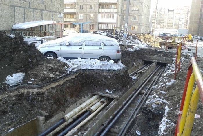 Коммунальщики снова прикалываются (2 фото)