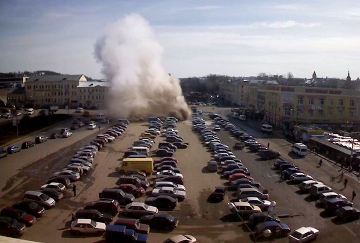 Фонтан кипятка в Смоленске (5 фото) Фонтан кипятка в Смоленске (5 фото)