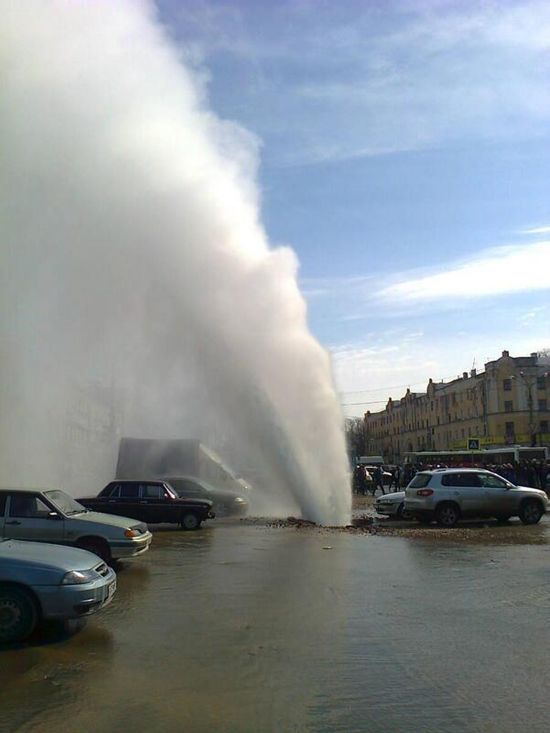 Фонтан кипятка в Смоленске (5 фото)