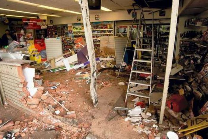 Мужик попал на 300 тысяч долларов (6 фото)