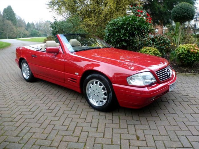 В Великобритании продается Mercedes-Benz SL 500, простоявший в гараже 20 лет