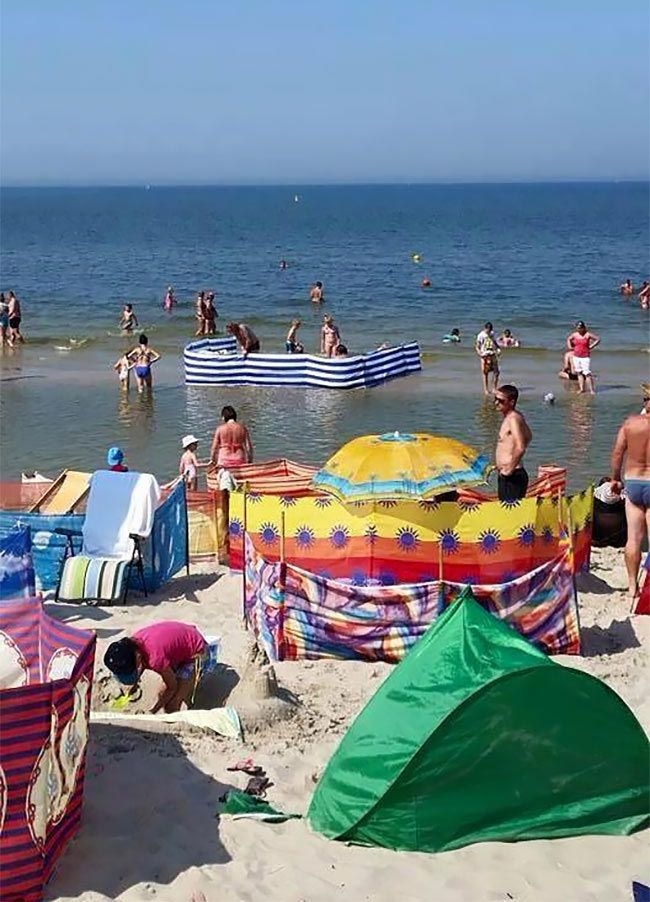 Поляки так сильно любят ограждения, что во время пляжного отдыха они есть практически у каждого