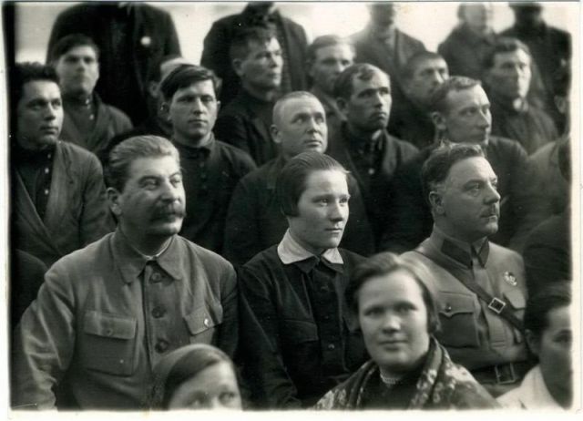 Улыбающийся Иосиф Сталин