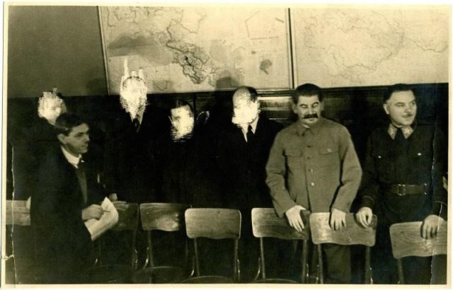 Улыбающийся Иосиф Сталин