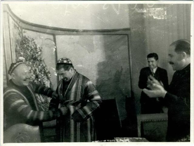 Улыбающийся Иосиф Сталин