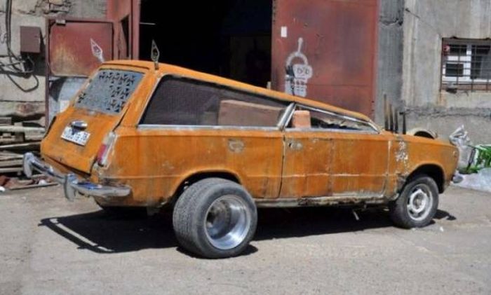 Странные автомобили на дорогах