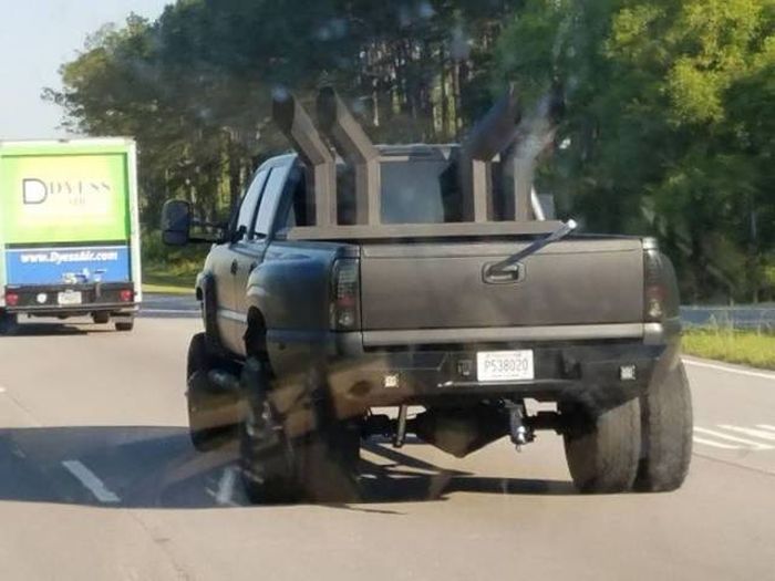 Странные автомобили на дорогах
