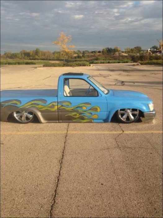 Странные автомобили на дорогах