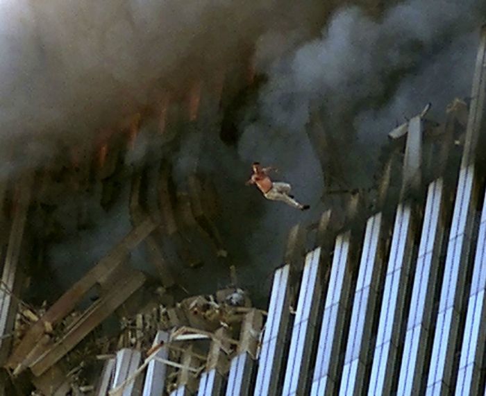 Теракт 911.  Самые страшные кадры событий