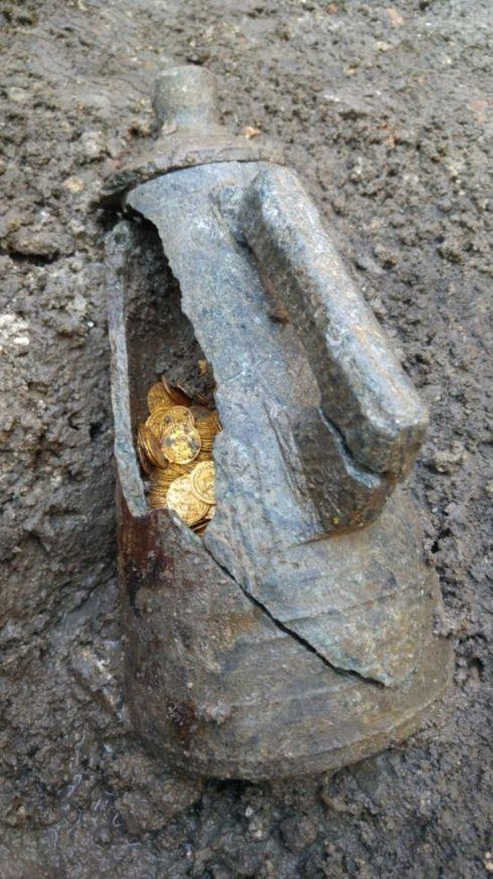 В древнеримской урне нашли клад стоимостью несколько миллионов долларов