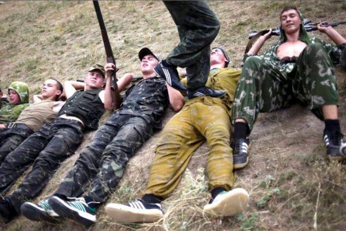 Суровый военный лагерь для подростков Таврида-Сечь (20 фото)