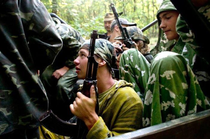 Суровый военный лагерь для подростков Таврида-Сечь (20 фото)