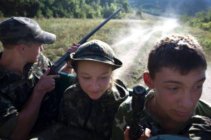 Суровый военный лагерь для подростков Таврида-Сечь (20 фото)