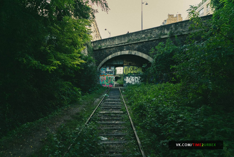 Заброшенная красота в центре Парижа